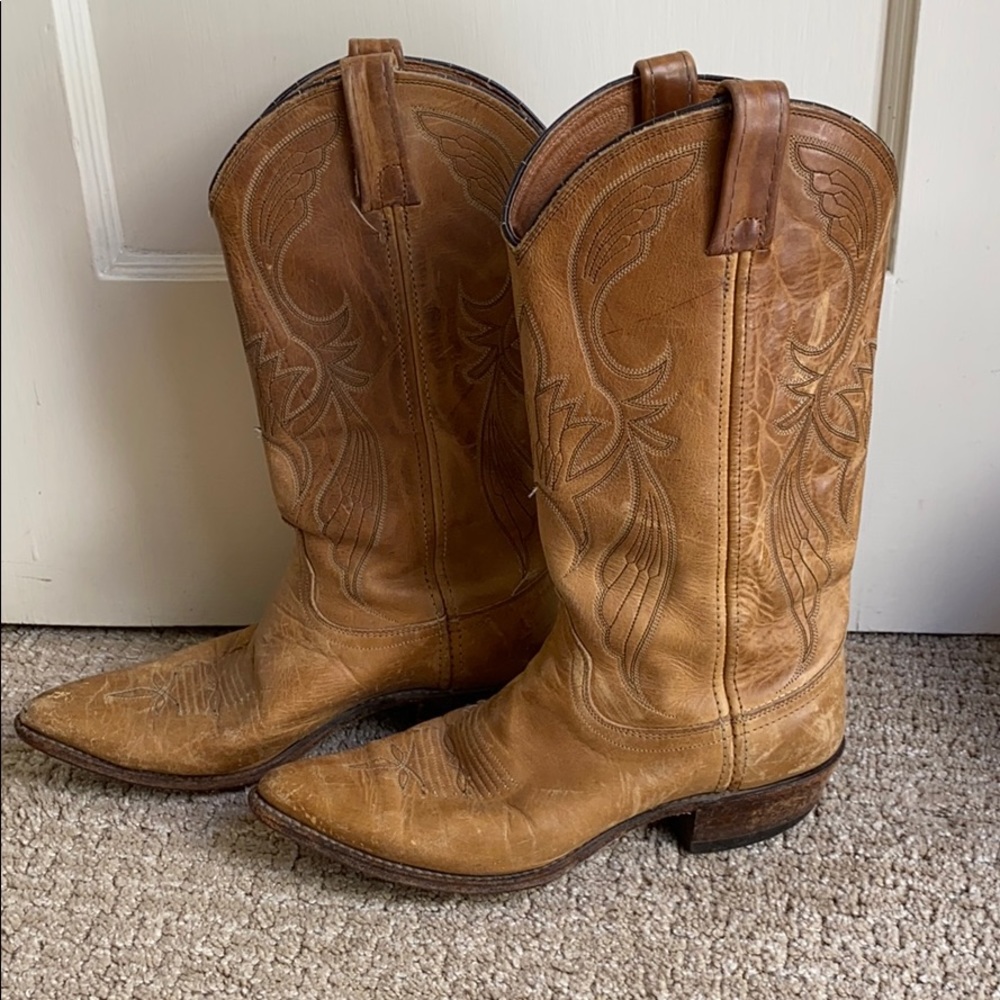 Super cute cowboys boots